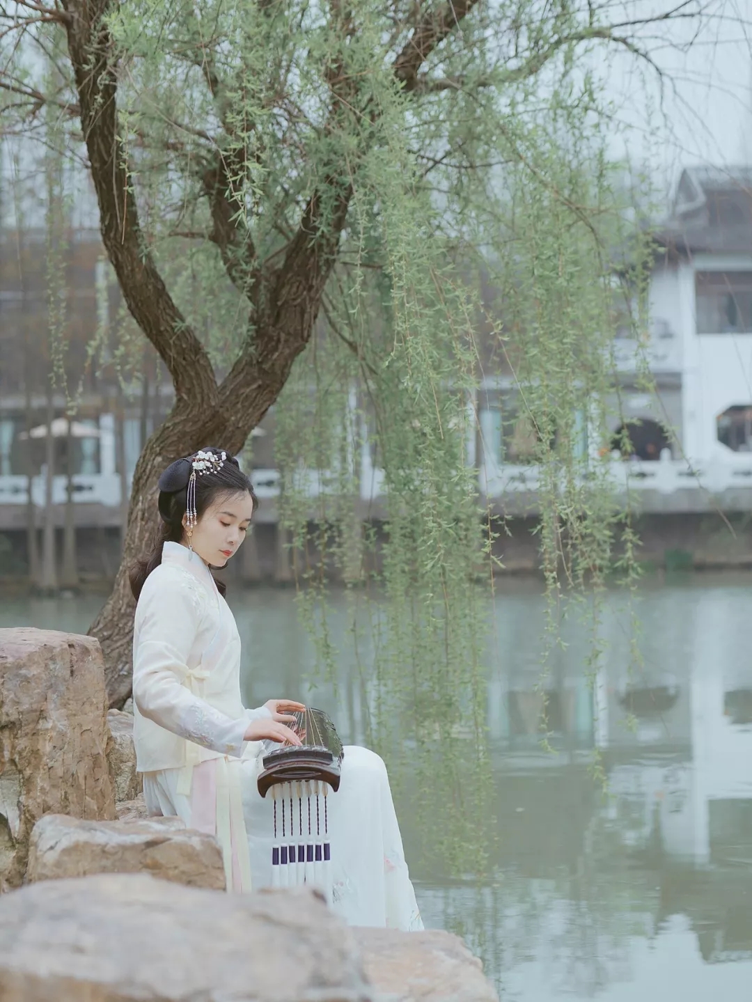 中国古琴网官方网站（为什么弹古琴的女人不能碰）