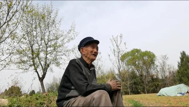 哪一瞬间你觉得父母老了,突然一瞬间感觉爸妈都老了 哪一瞬间你觉得父母老了,突然一瞬间感觉爸妈都老了