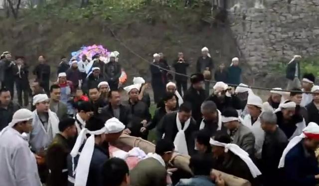 农村丧事大出殡（农村死人一般几天结束）