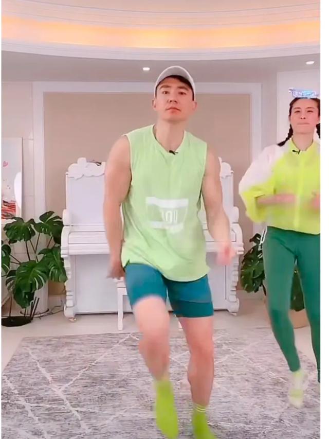 刘畊宏减肥操（这就是街舞大胸女刘亚倩）
