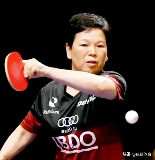乒乓球上旋球怎么打（乒乓球如何发强烈上旋球）