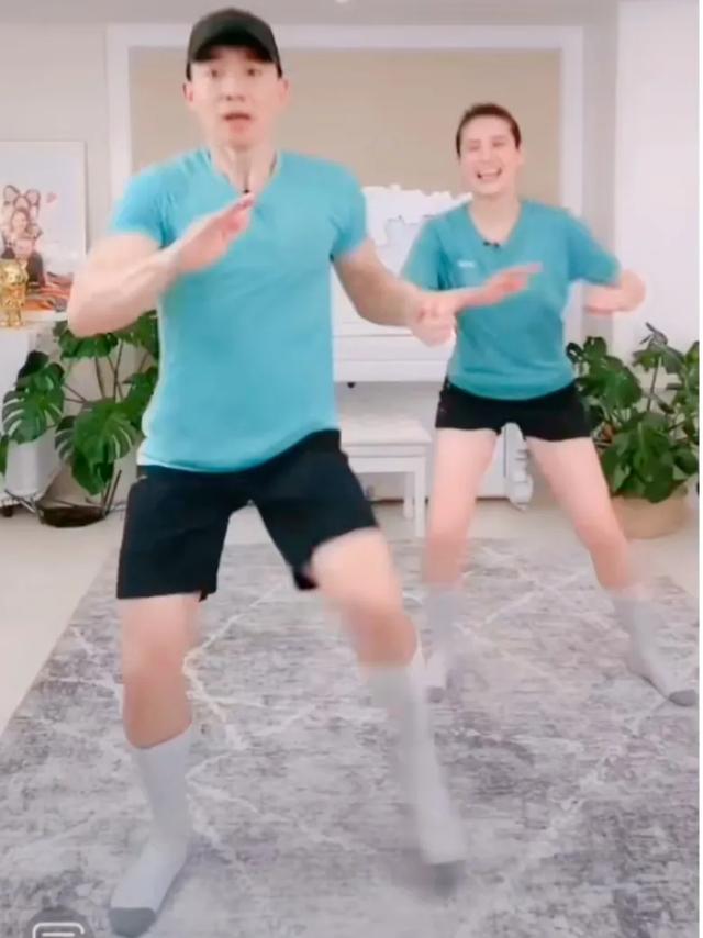 刘畊宏减肥操,这就是街舞大胸女刘亚倩 刘畊宏减肥操,这就是街舞大胸女刘亚倩