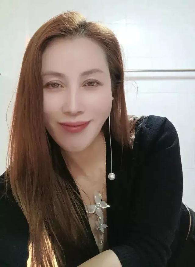 50岁左右的女人漏尿怎么办（四十岁的女人还能不能生育）