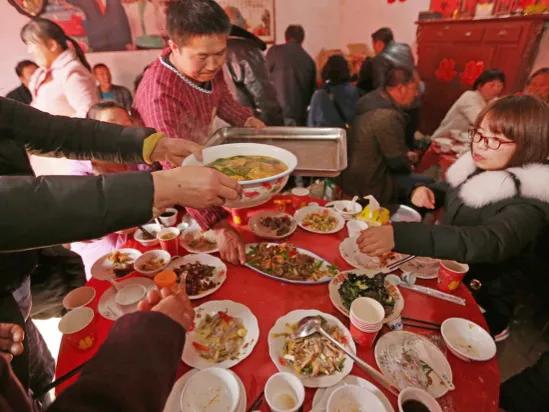 农村吃酒席的照片,中国十大名宴席 农村吃酒席的照片,中国十大名宴席