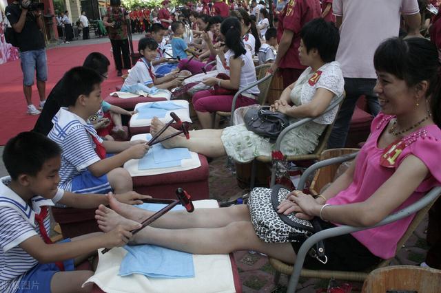 保姆灰指甲能带孩子吗,灰指甲的人能碰婴儿吗 保姆灰指甲能带孩子吗,灰指甲的人能碰婴儿吗