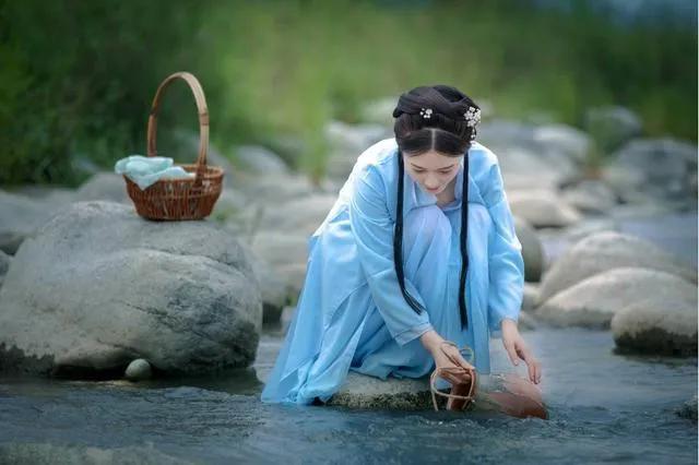 古典诗词中常用捣衣（捣衣为什么是思乡）