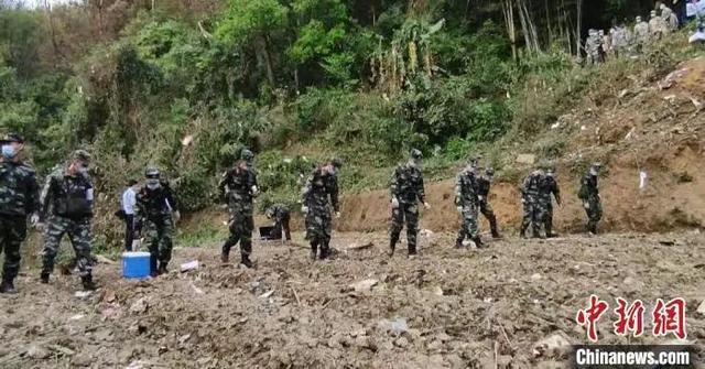东航载132人客机坠毁视频,东航坠毁真实原因 东航载132人客机坠毁视频,东航坠毁真实原因