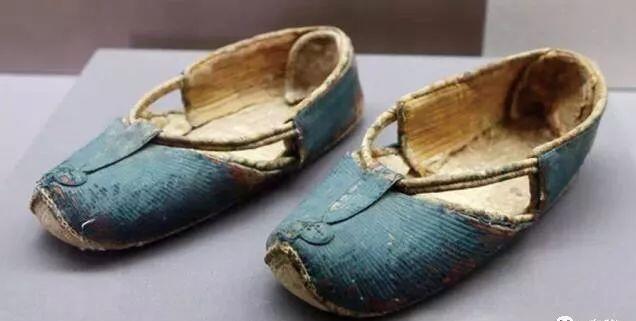 古代人的鞋也分左右脚吗，古代人有现代人漂亮吗